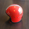 Capacete tipo astronauta de cor vermelha